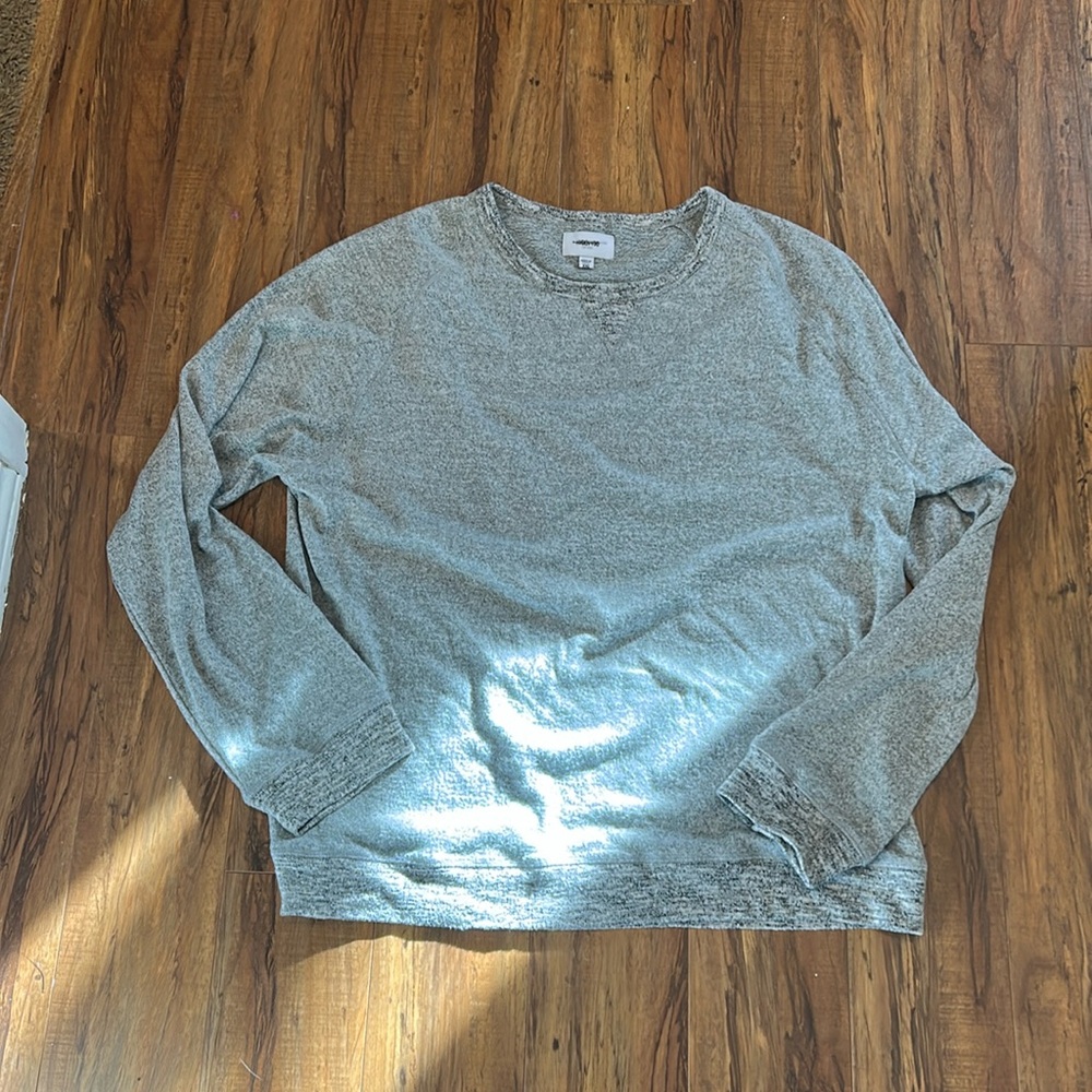 Hyden Yoo heather grey sweater. Men’s size XXL